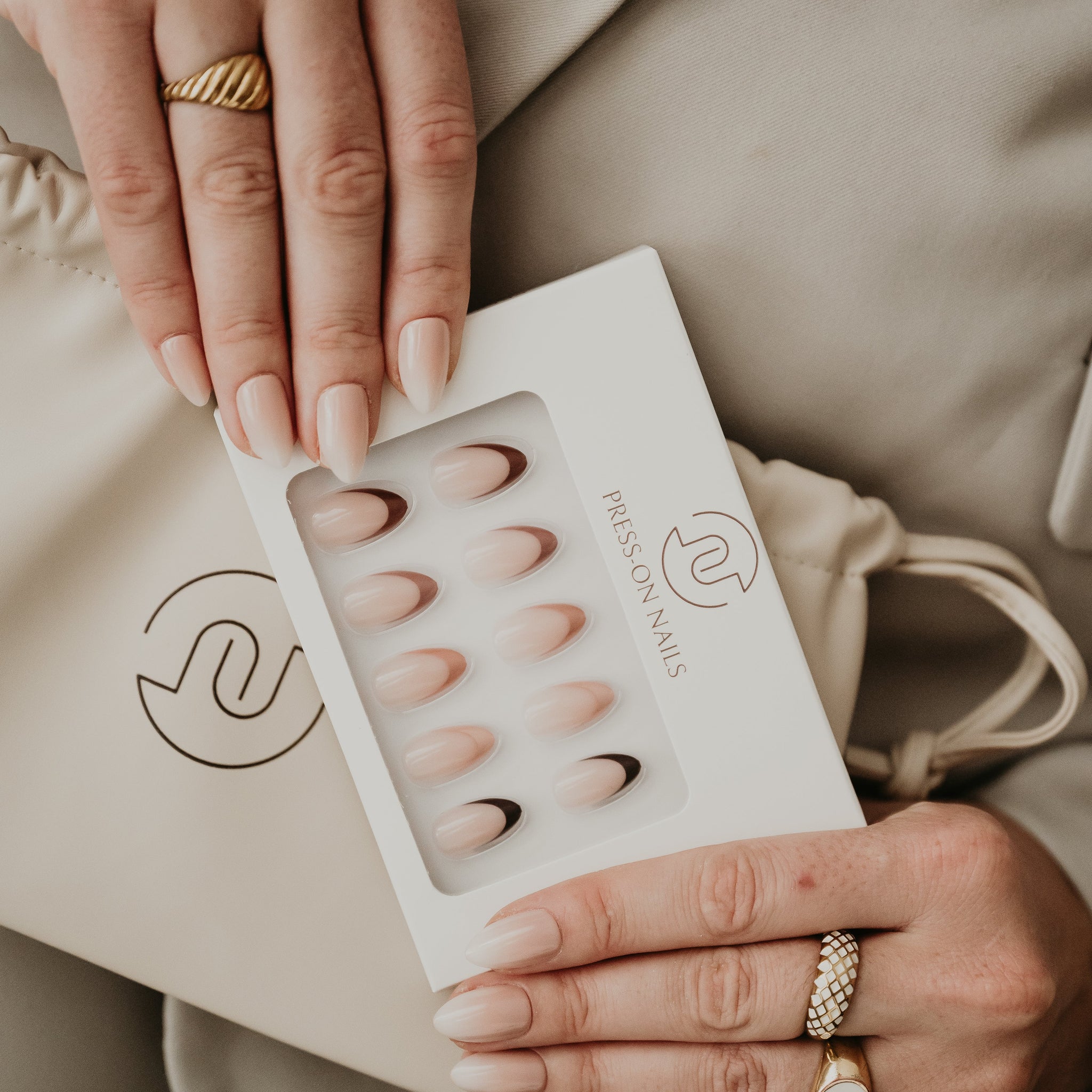 De ultieme gids voor persoonlijke nagels: Ontdek de wereld van Press-on nails.