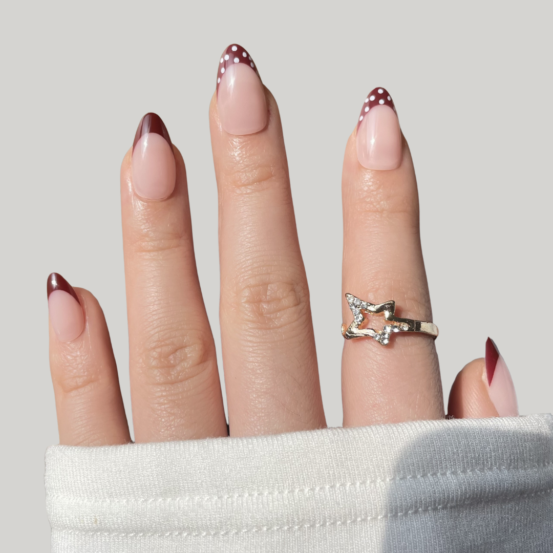 French Dots Nagels